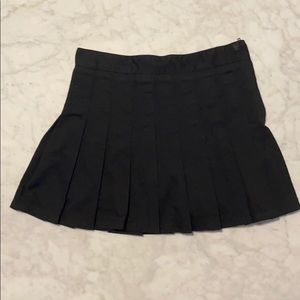 Black Brandy Melville pleated skirt
